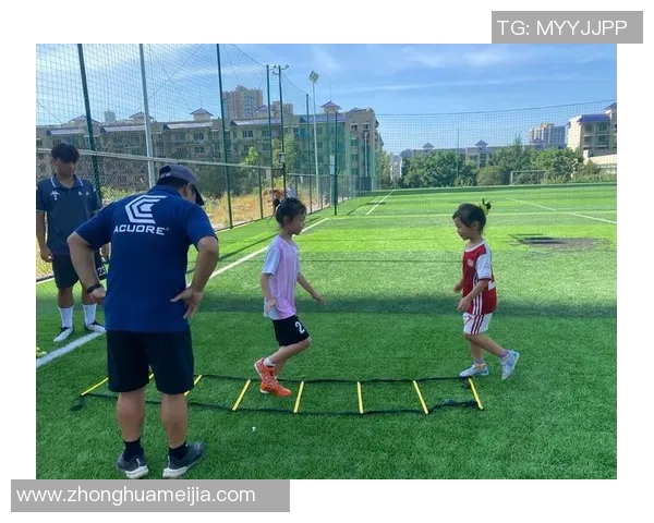 足球明星的日常生活揭秘：训练之外的休闲与家庭时光